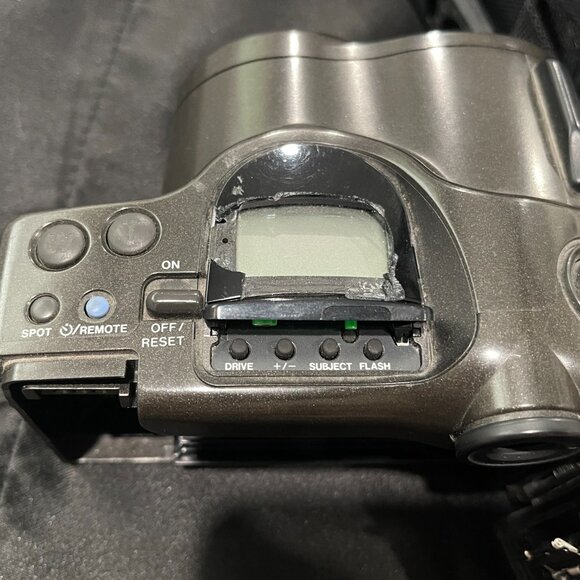 Olympus Infinity SuperZoom 330 35mm camera - Picture 5 of 7